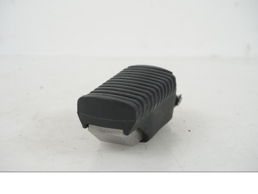 Baksidan på Fotpinne från en BMW F 750 GS -2019 motorcykel.