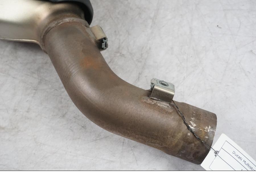 Baksidan på Ljuddämpare från en Ducati Multistrada V4 -2024 motorcykel.