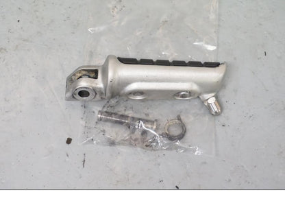 Framsidan på Fotpinne från en Triumph Street Twin -2016 motorcykel.