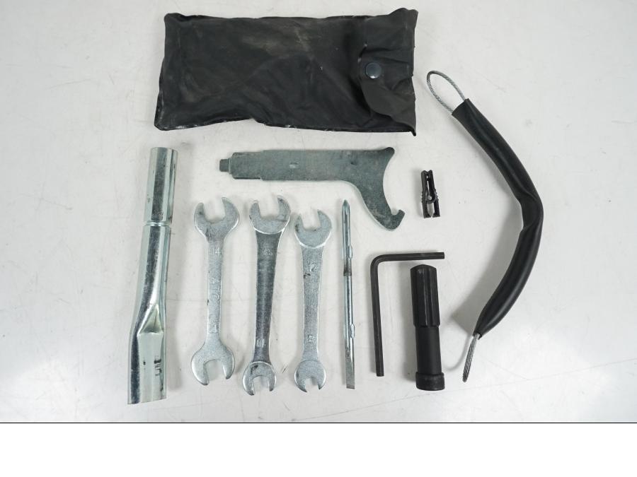 Framsidan på Verktyg från en Honda CB 650 F Hornet -2017 motorcykel.