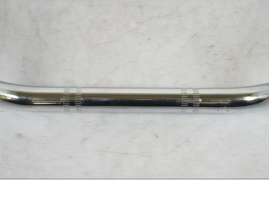 Baksidan på Styre från en Indian Indian Chief Dark Horse -2016 motorcykel.