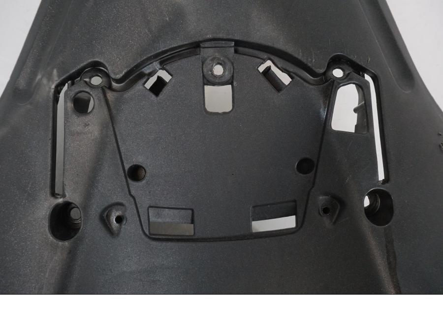 Baksidan på Undertail från en Aprilia RS 125 -2008 motorcykel.