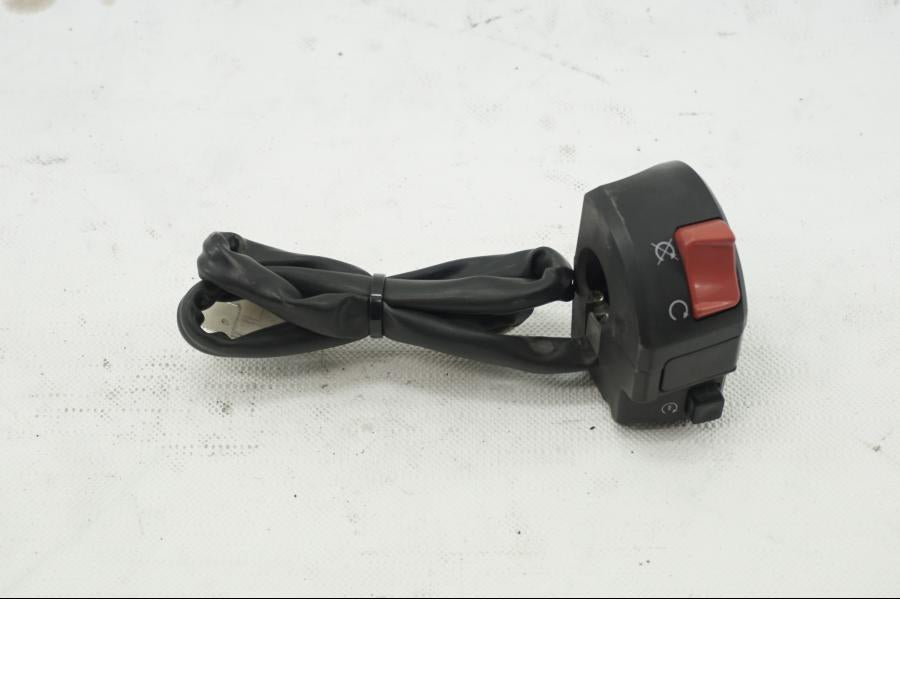 Framsidan på Styrelreglage från en KTM 950 SM -2006 motorcykel.