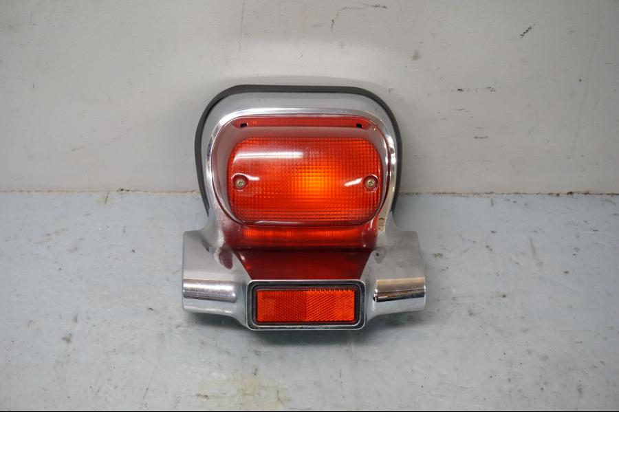 Framsidan på Baklampa från en Suzuki VL 800 -2001 motorcykel.