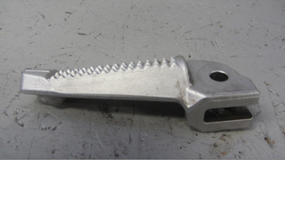 Baksidan på Fotpinne från en BMW F 800 R -2012 motorcykel.