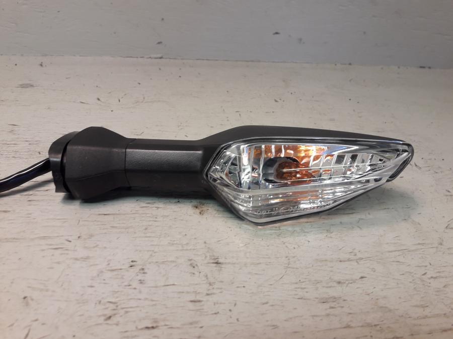 Framsidan på Blinkers från en Kawasaki Z 900 -2019 motorcykel.