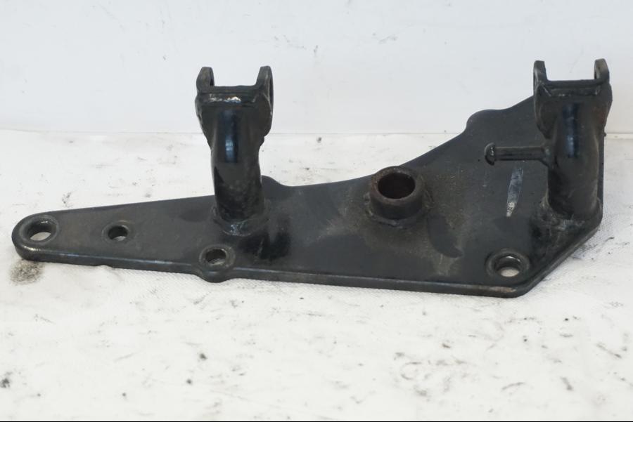 Baksidan på Fotplattefäste från en Kawasaki VN 1500 -1996 motorcykel.