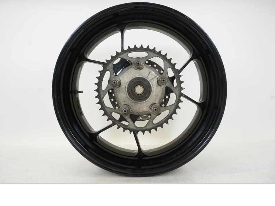 Framsidan på Hjulpaket från en Aprilia Tuono V4R -2011 motorcykel.