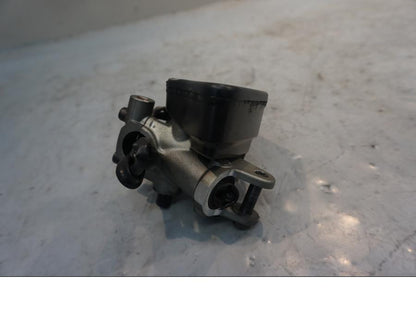 Framsidan på Bromshuvudcylinder från en Ducati Diavel -2015 motorcykel.