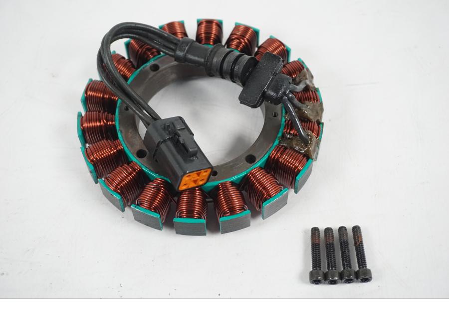 Framsidan på Generator från en H-D Softail Standard FXST -2001 motorcykel.