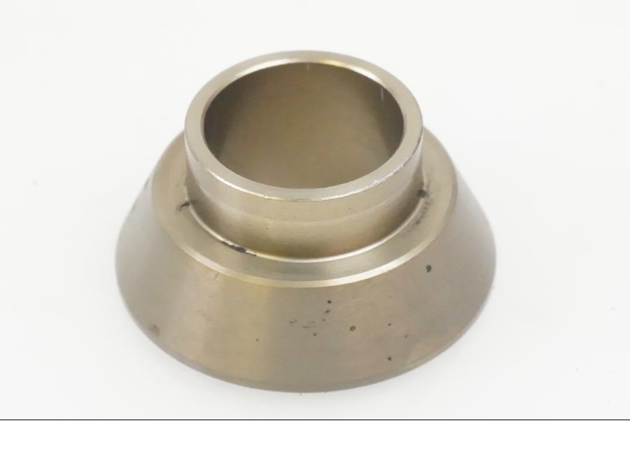 Höger sida på Hjulaxel från en KTM 790 Duke -2019 motorcykel.