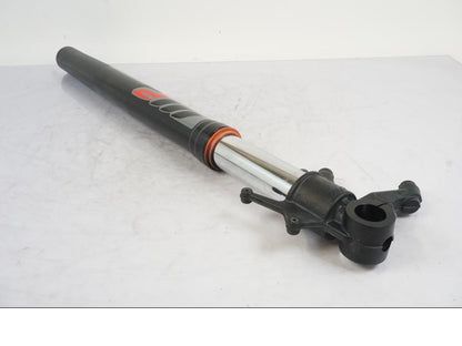 Framsidan på Gaffelben från en KTM 1290 Super Duke -2019 motorcykel.