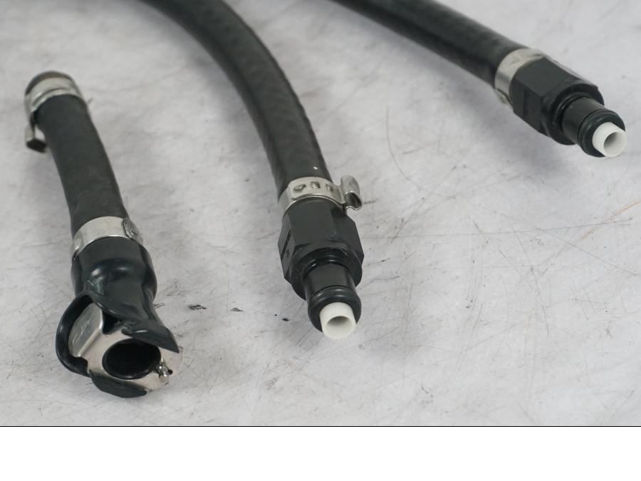 Baksidan på Bensinledning från en KTM 690 SM R -2009 motorcykel.