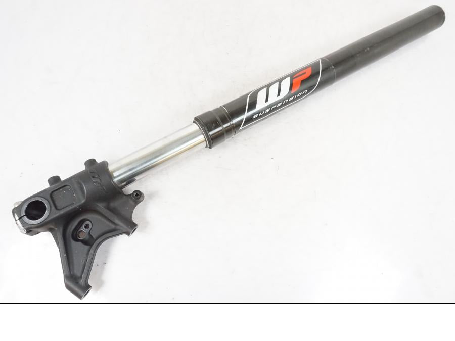 Framsidan på Gaffelben från en KTM 690 Duke -2015 motorcykel.