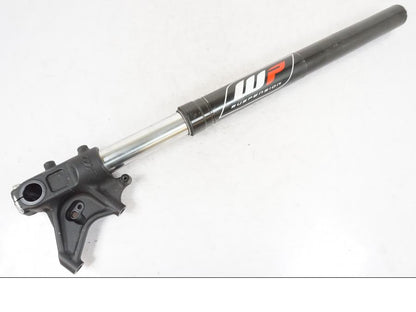 Framsidan på Gaffelben från en KTM 690 Duke -2015 motorcykel.