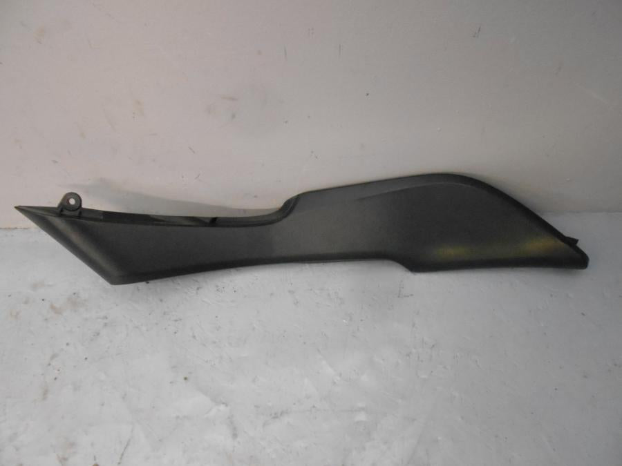 Framsidan på Sidopanel från en Kawasaki Versys 650 -2007 motorcykel.