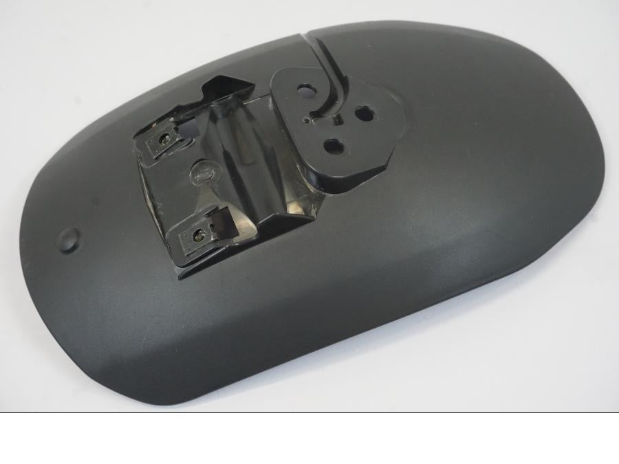 Höger sida på Stänkskydd från en Triumph Trident -2021 motorcykel.