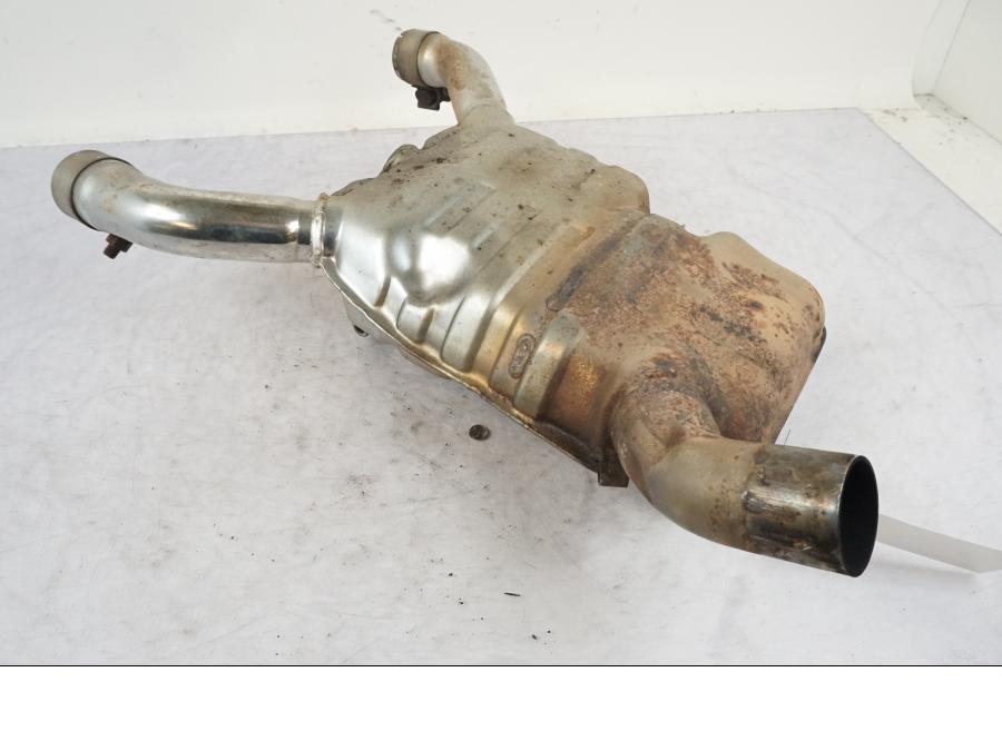 Höger sida på Mellanburk från en BMW R 850 R -2004 motorcykel.