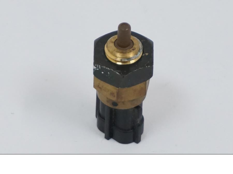 Framsidan på Temperatursensor från en Kawasaki VN 1500 -2002 motorcykel.