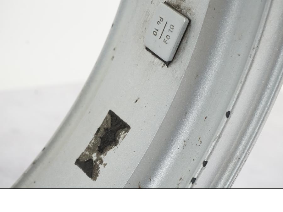 Extrabild1 på Fälg från en Kawasaki ZX-12R -2000 motorcykel.