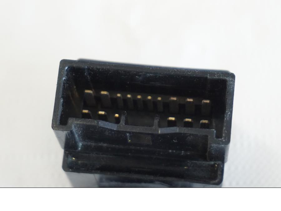 Snett uppifrån på Relä från en Yamaha YZF R6 -2006 motorcykel.