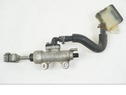 Framsidan på Bromshuvudcylinder från en Honda CBR 125 R -2006 motorcykel.