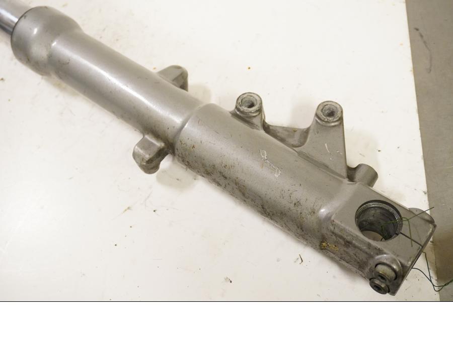 Baksidan på Gaffelben från en Kawasaki ZX-6R -1997 motorcykel.