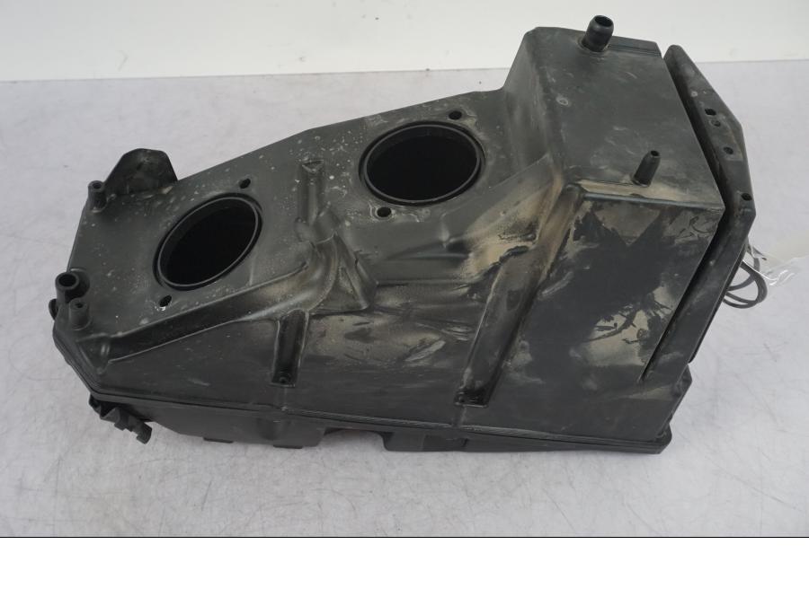 Framsidan på Luftburk från en KTM 1290 Super Adventure R -2018 motorcykel.