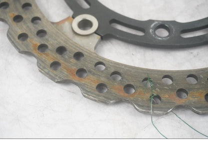 Baksidan på Bromsskiva från en Kawasaki Z 900 -2017 motorcykel.