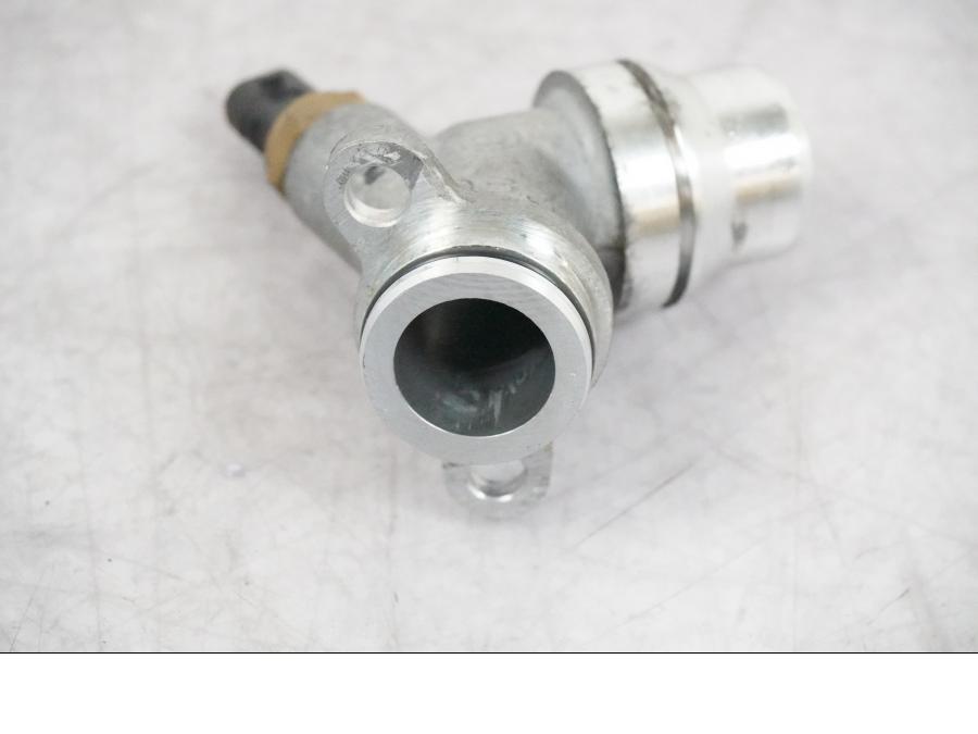 Baksidan på Vattenrör från en BMW R 1250 GSA -2021 motorcykel.