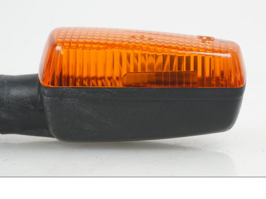 Snett nerifrån på Blinkers från en Yamaha XJ 900 -1997 motorcykel.