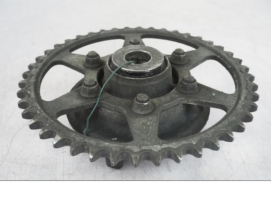 Baksidan på Drevfäste från en Kawasaki ZX-12R -2000 motorcykel.