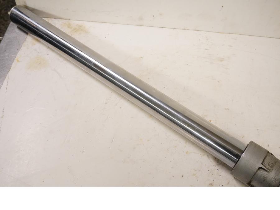 Höger sida på Gaffelben från en Yamaha XT 600 -1990 motorcykel.