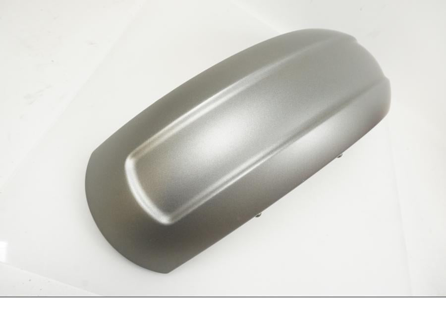 Vänster sida på Framskärm från en Indian Scout -2017 motorcykel.