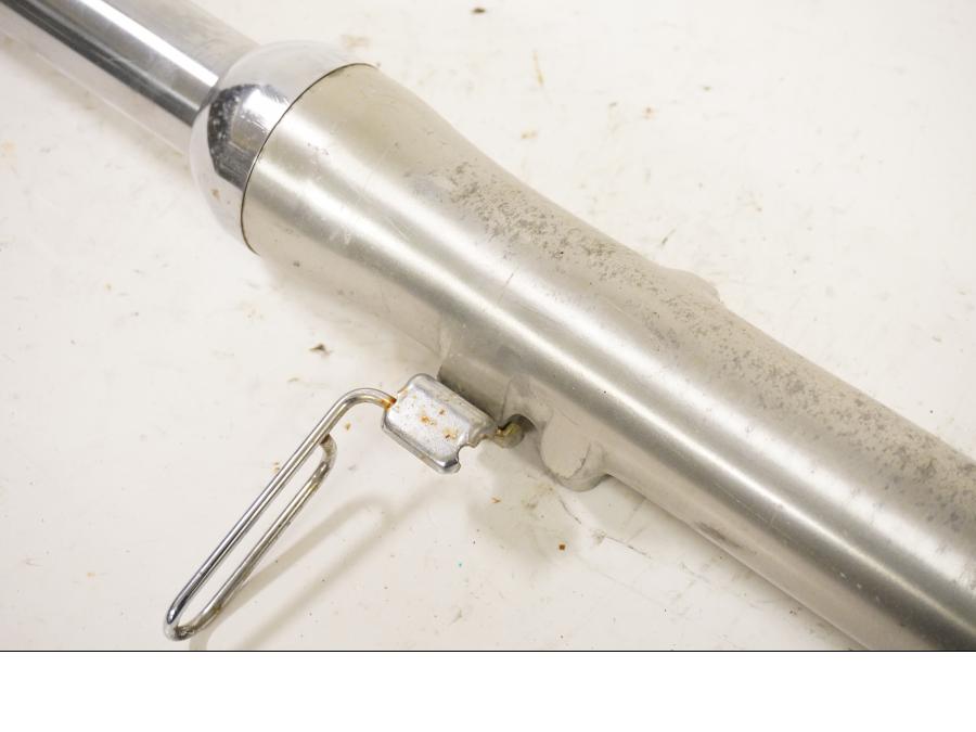 Höger sida på Gaffelben från en Kawasaki VN 1500 -1994 motorcykel.