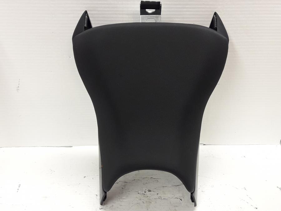 Höger sida på Sadel från en Kawasaki ER-6N -2015 motorcykel.