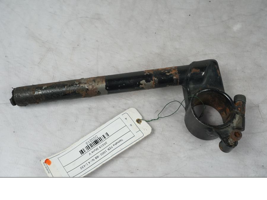 Framsidan på Styre från en Yamaha FZR 1000 -1988 motorcykel.