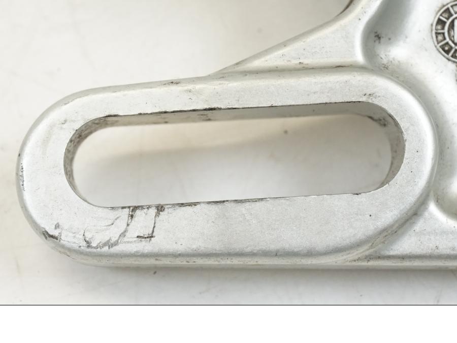 Vänster sida på Bromsok från en Aprilia Tuono V4R -2011 motorcykel.