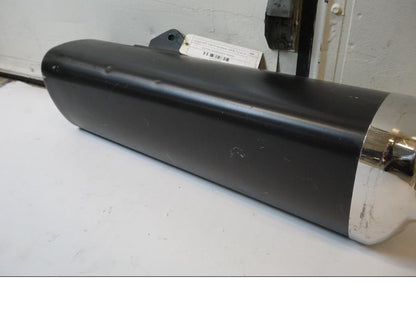 Vänster sida på Ljuddämpare från en Suzuki GSX 1300 R -2009 motorcykel.