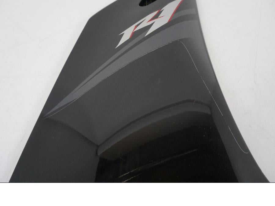 Vänster sida på Sidkåpa från en Yamaha YZF 1000 R1 -2007 motorcykel.