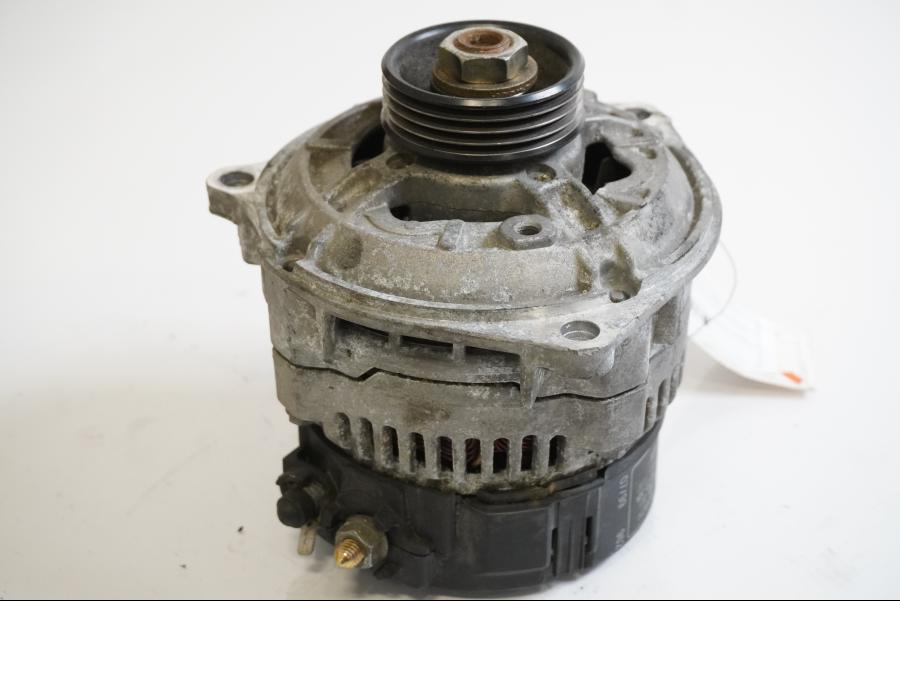 Framsidan på Generator från en BMW R 850 C -1999 motorcykel.