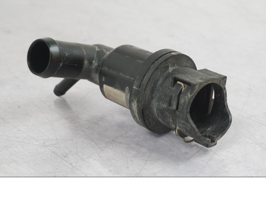 Snett nerifrån på Vattentermostathus från en BMW R 1200 GS -2018 motorcykel.