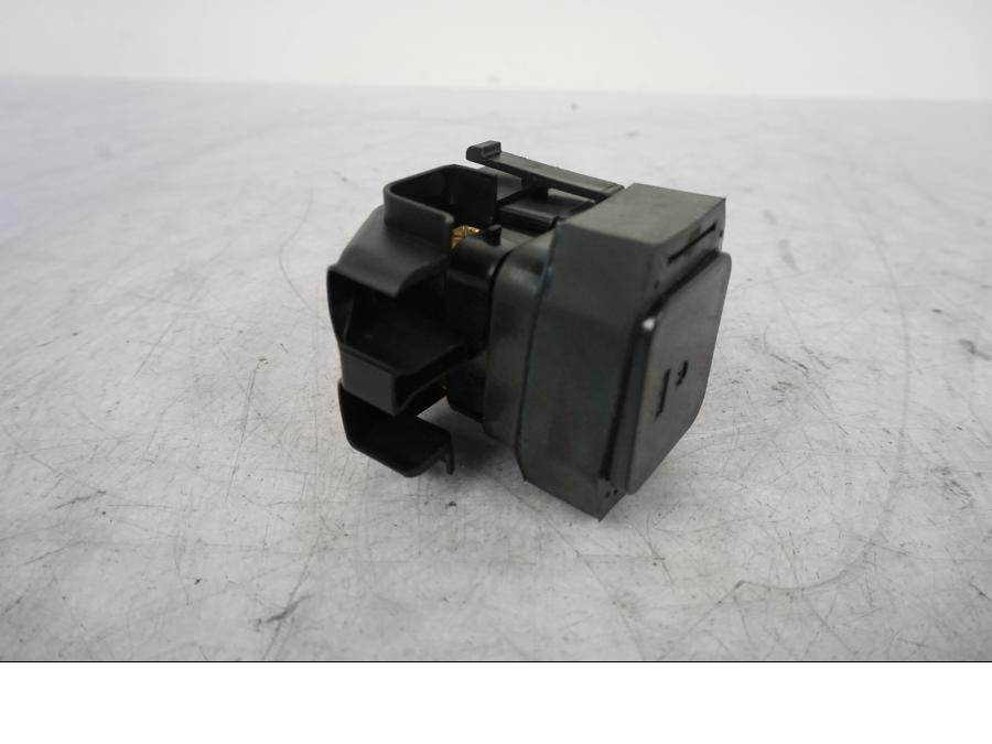 Framsidan på Startrelä från en KTM 1290 Super Duke R -2023 motorcykel.