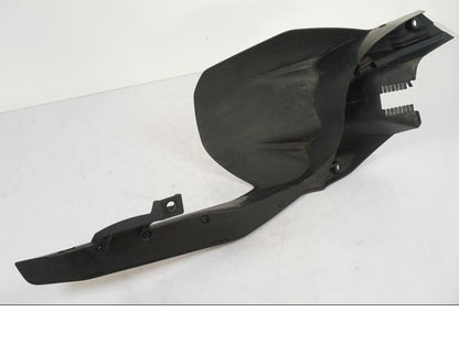 Snett uppifrån på Svingskärm från en KTM 1290 Super Duke R -2015 motorcykel.