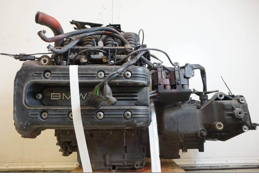 Höger sida på Motor från en BMW K 1100 LT -1999 motorcykel.