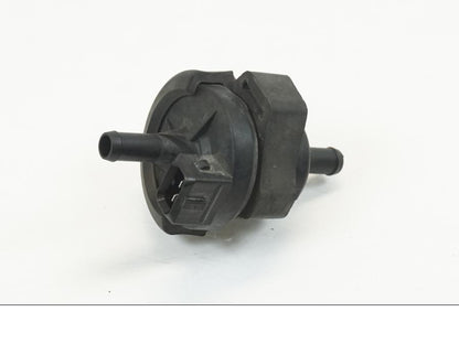 Baksidan på Bensintanksavluftare från en BMW R 1200 GS -2018 motorcykel.