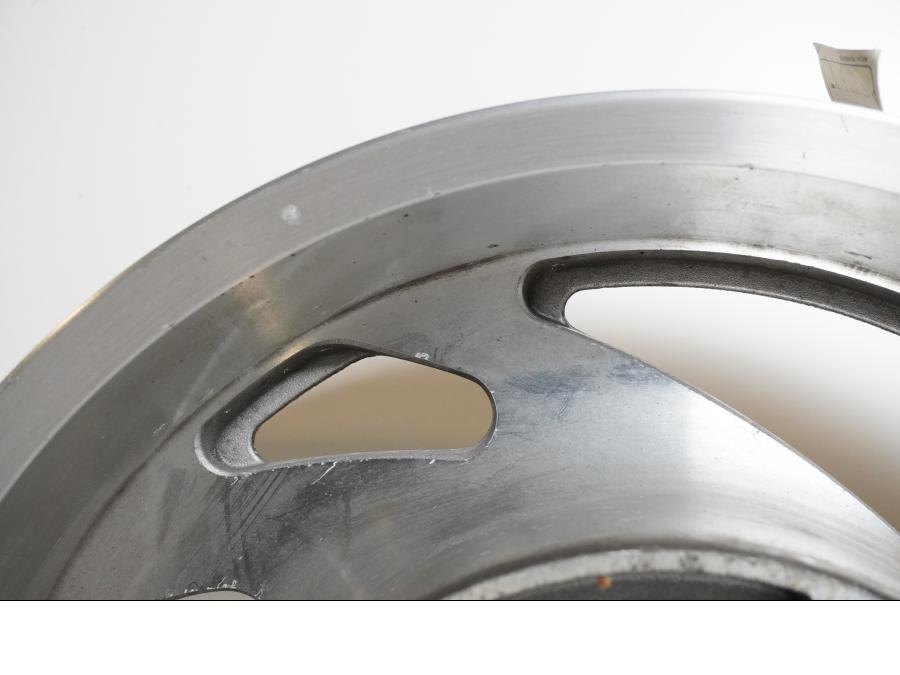 Extrabild5 på Fälg från en Honda VTX 1800 -2002 motorcykel.