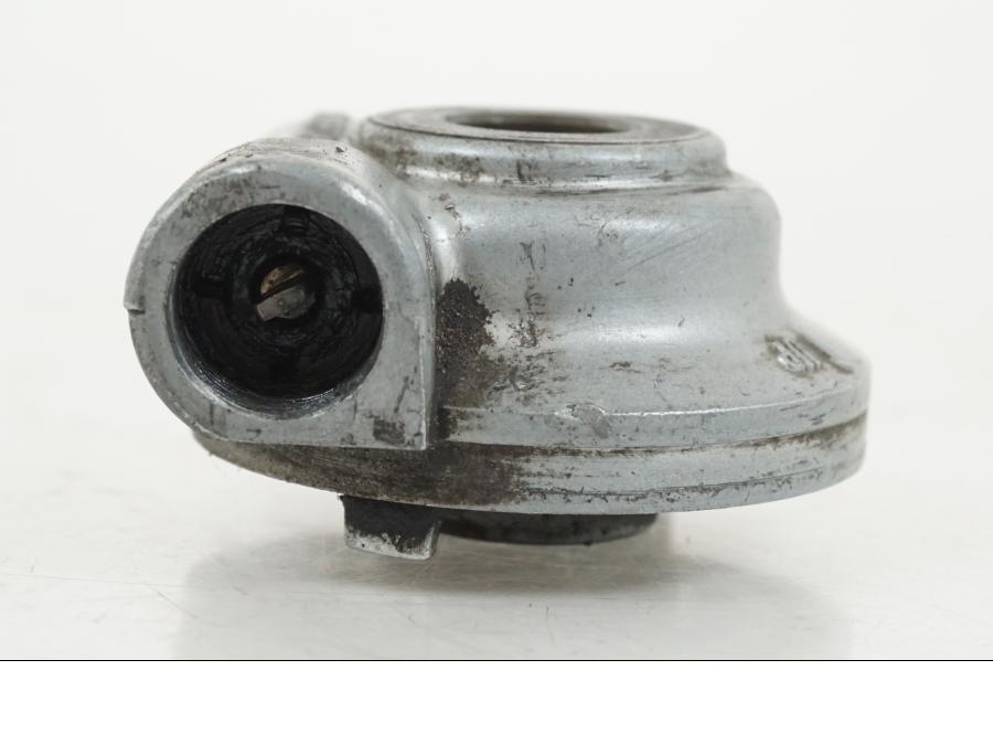 Snett nerifrån på Hastighetsdrivning från en Suzuki GS 1000 -1978 motorcykel.