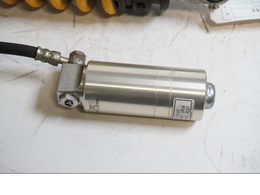 Vänster sida på Stötdämpare från en Honda CBR 600 -2002 motorcykel.