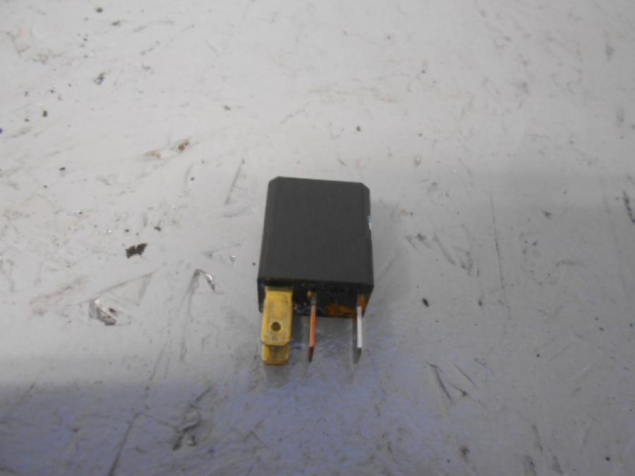 Framsidan på Relä från en Ducati Streetfighter 1098 -2010 motorcykel.